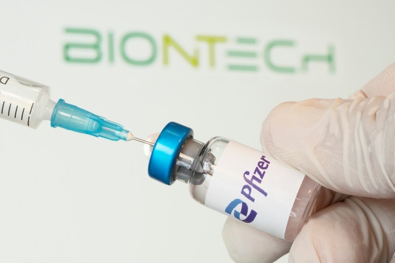 Pfizerrel oltották? Súlyos mellékhatást fedeztek fel az oltottak egy részénél