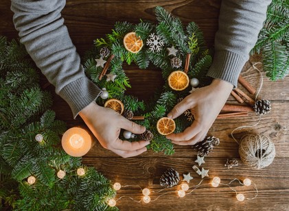 5 egyszerű karácsonyi dísz, amit otthon is elkészíthetünk című cikk nyitóképe