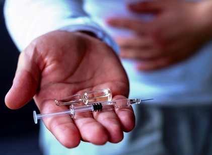 Érdi garázsban „kezelték” a daganatos betegeket – illegális szerekkel csapták be a reménykedőket című cikk nyitóképe