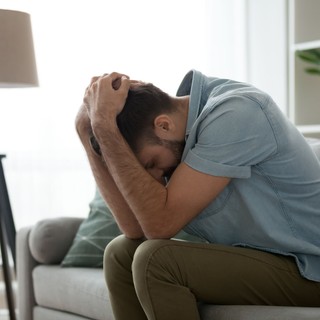 Stressz, szorongás és depresszió férfiaknál: ezek a vitaminok segíthetnek című cikk nyitóképe