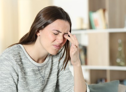 Fehér lerakódás a szempillák tövénél? Ez állhat a háttérben című cikk nyitóképe