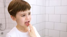 Több hete kisfiam szája felrepedt, de még mindig látszik a helye - vigyem vissza orvoshoz? Az orvos válaszol   című cikk nyitóképe