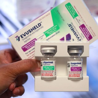 Koronavírus: az AstraZeneca új antitest készítménye már használható Magyarországon is című cikk nyitóképe