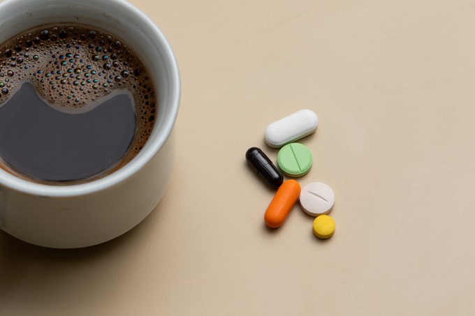 Ezért ne vegye be a gyógyszereit teával, kávéval és gyümölcslével című cikk nyitóképe