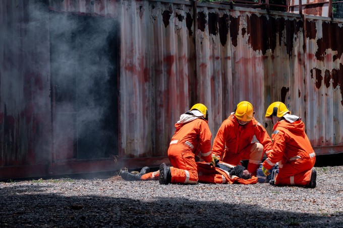 Jókor, jó helyen — épp szituációs gyakorlatot tartottak a tűzoltóknak, amikor összeesett egy férfi című cikk nyitóképe