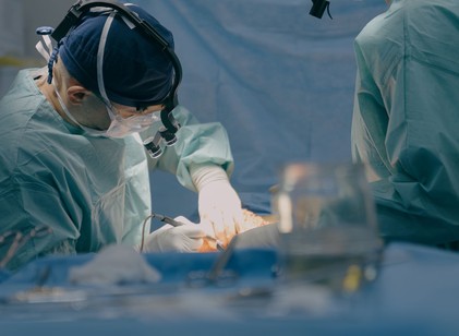 Szívműtét szike és a mellkas felnyitása nélkül – új fejezet nyílhat a nagy kockázatú beavatkozásoknál című cikk nyitóképe