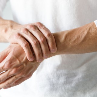 Égő fájdalom a kézben: így enyhítő az ízületi gyulladás című cikk nyitóképe