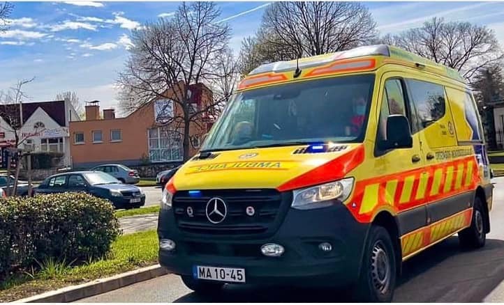 Hagyományőrző rendezvényen kellett újraéleszteni egy nőt Dunaalmáson, kis híján tragédia lett a vége