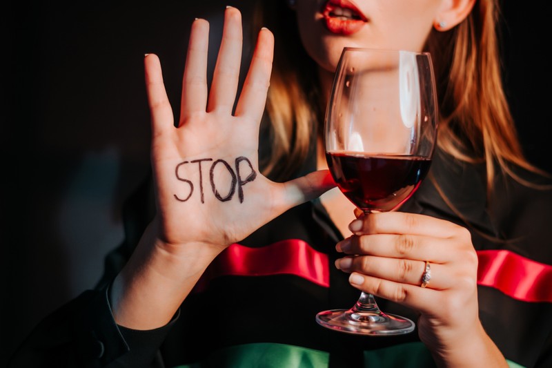 Száraz november: hazánkban 400 ezer gyerek él alkoholista szülővel