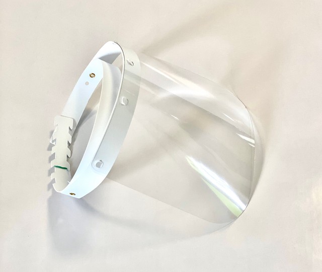 12 ezer arcpajzsot gyártott a reklámügynökség a koronavírus elleni küzdelemhez