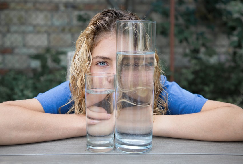 Chloe Amore Beatty, a Tik Tok-on igazi cunamit indított el a közösségi médiában, miután megmutatta, hogyan mérhető fel a haj állapota otthon 5 másodperc alatt.