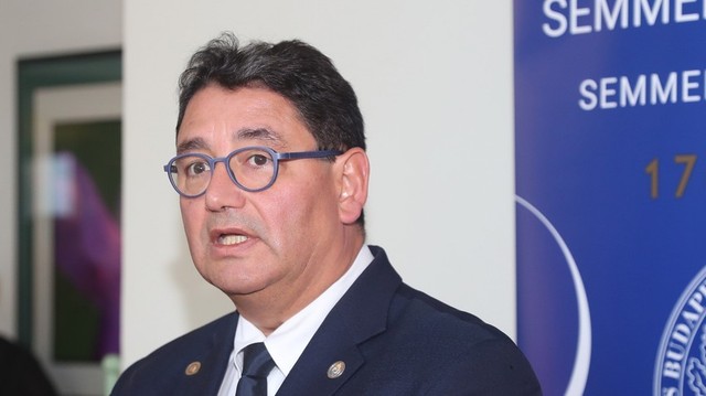 Ismét visszaéltek Merkely Béla nevével - mesterséges intelligenciával hamisított videó terjed