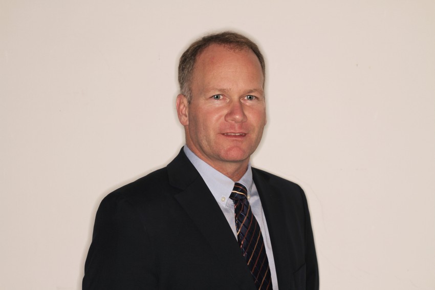 Prof. Dr. Holló Péter egyetemi tanár, a Semmelweis Egyetem ÁOK Bőr-, Nemikórtani és Bőronkológiai Klinika igazgatója, az MDT alelnöke.