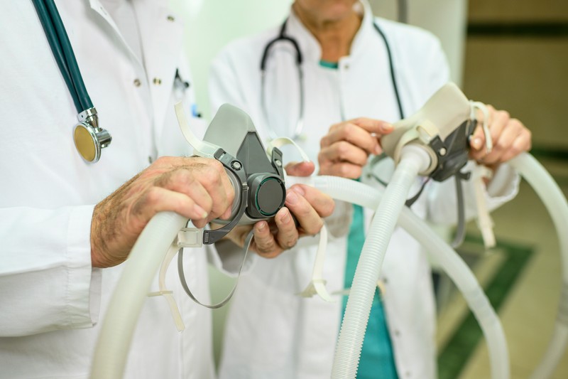 Koronavírus: újabb cég kezd lélegeztetőgépek gyártásába