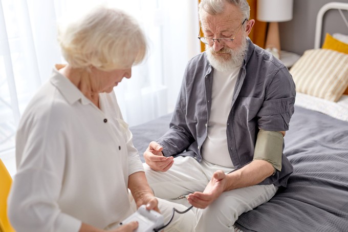 A magas vérnyomás nem fáj, mégis pusztít: egy német orvos elmagyarázza hogyan állíthatja meg idejében című cikk nyitóképe