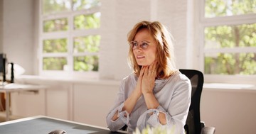 Kapar a torka? Hétköznapi torokfájással, rekedtséggel is jelezhet a pajzsmirigyrák