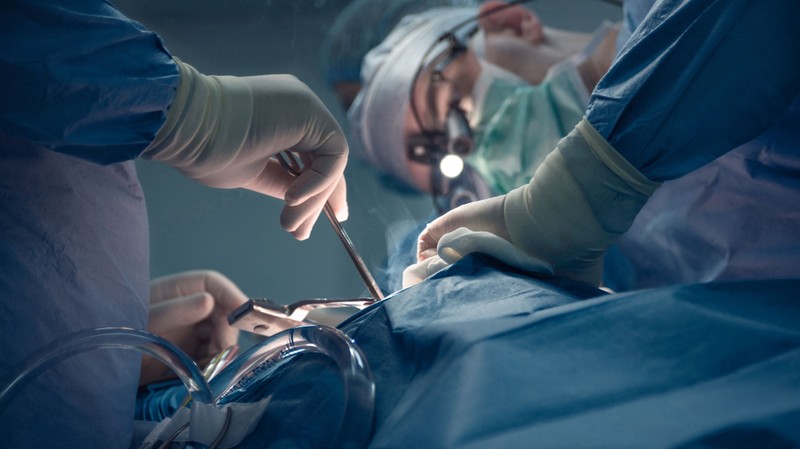 Stroke miatt került kórházba, végül egy 3,1 kilós követ találtak a hólyagjában