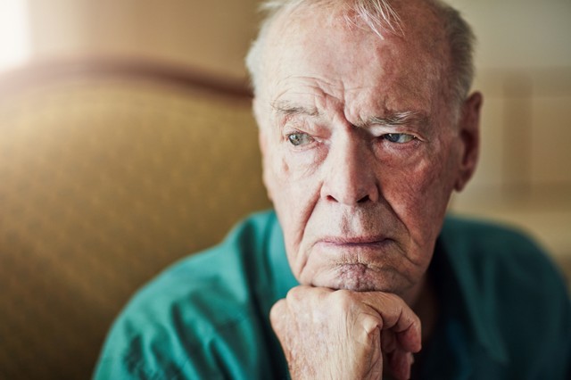 Így változtatja meg az Alzheimer-kór az embert - a neurológus elmagyarázza, mi minden történik