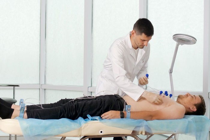 Mit mutat ki az EKG? Egyáltalán mit jelentenek azok a bizonyos hullámok?