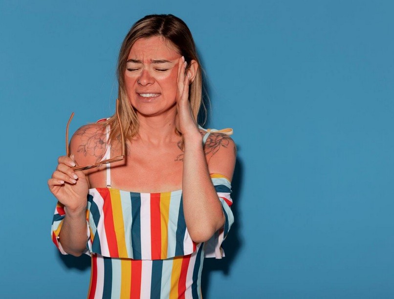 portrait-woman-with-sunburn-marks-skin-sunglasses pexels