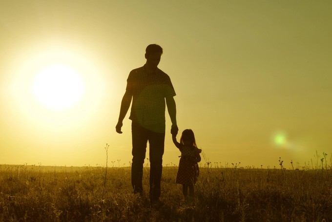 Hogyan mondjam meg a 4 éves lányunknak, hogy az apukája meg fog halni? Az orvos válaszol című cikk nyitóképe