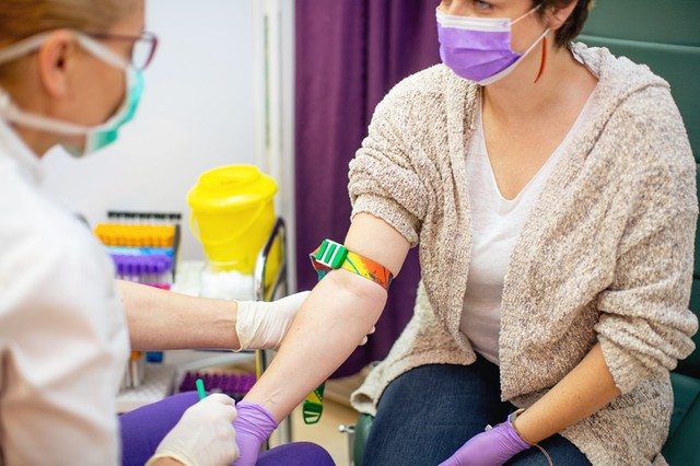 A koronavírus fertőzésen átesettek vérplazmája segítheti a fertőzöttek gyógyulását