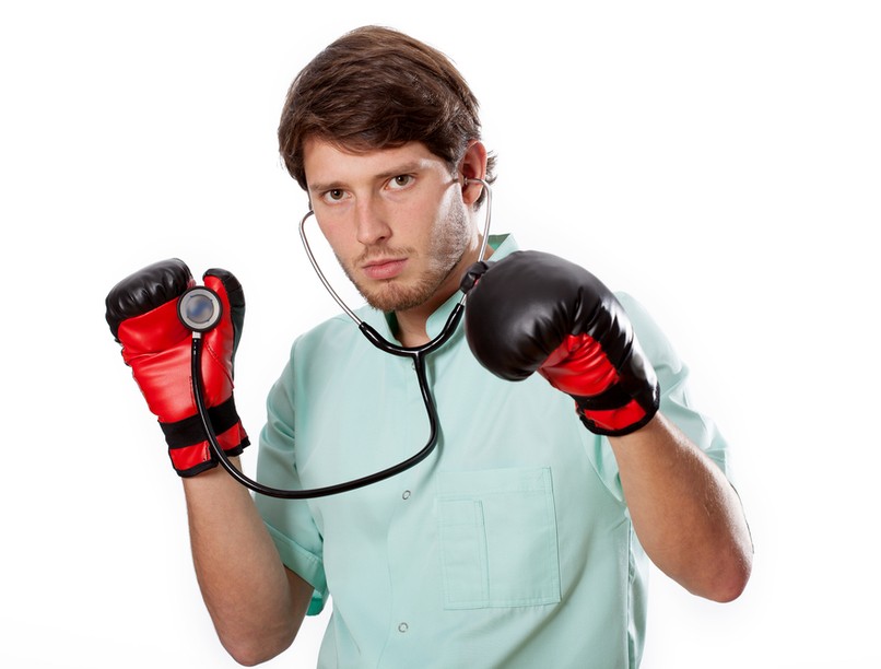 vádemeleés bántalmazás háziorvos beutaló