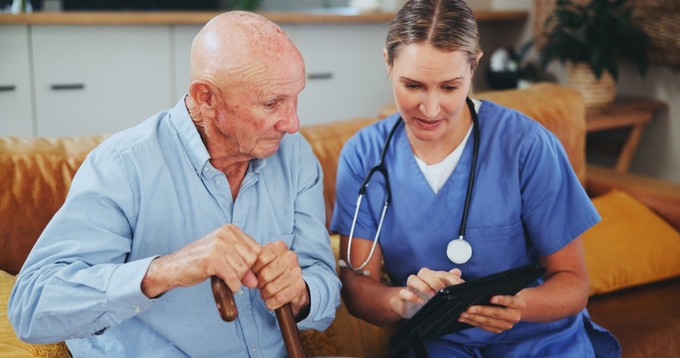 Jelen lehetek az idős szüleim kivizsgálásakor? Az orvos válaszol című cikk nyitóképe