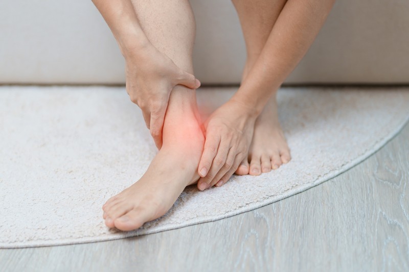 Égő, bizsergő, fájó láb: ezeket a betegségeket is jelezheti