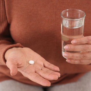 Hogyan kell szedni az ibuprofent, hogy ne fájjon tőle a hasunk? című cikk nyitóképe