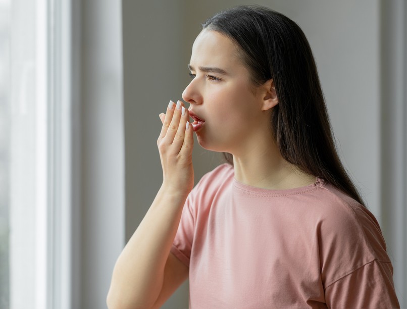 köhögés, rossz lehelet, garatcsorgás, szájszag