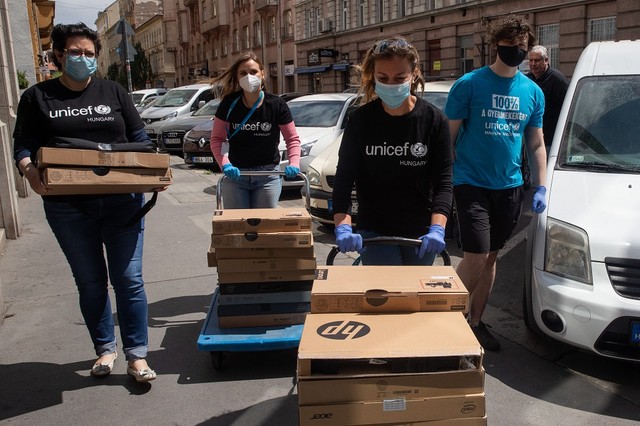 Számítástechnikai segítséget kapnak a gyerekotthonok, kórházak az Uniceftől és a Telekomtól