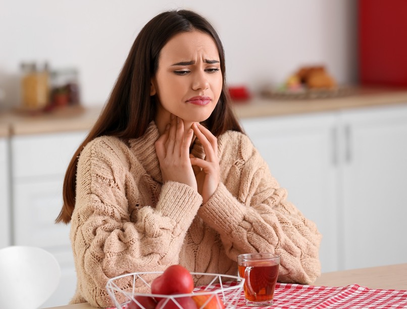 Rekedtség láz torokfájás gégefedő-gyulladás tünet