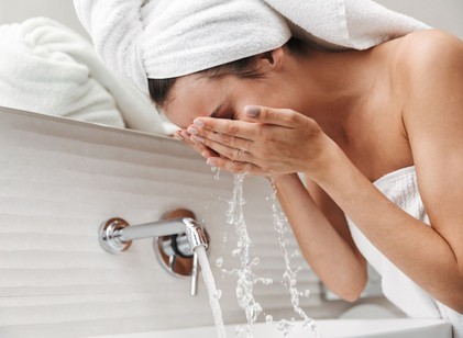 Így mossa az arcát reggelente? Lehet, hogy ezzel felgyorsítja a bőr öregedését című cikk nyitóképe