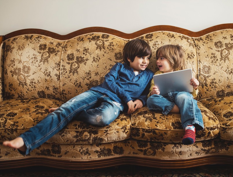 gyerek, közösségi média, mobil, függőség