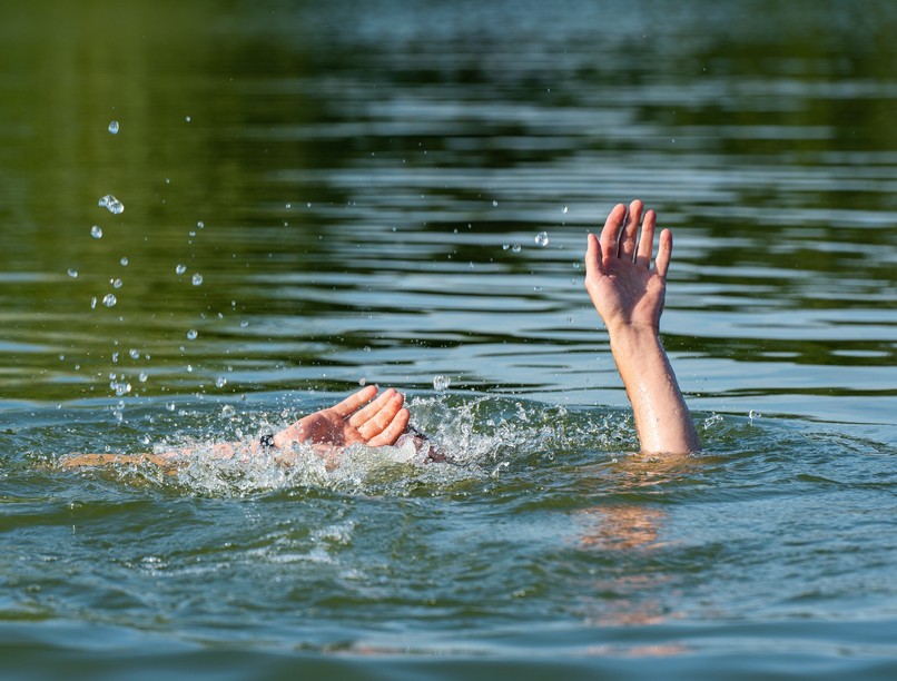 tüntetés Szabó Bálint újraélesztés