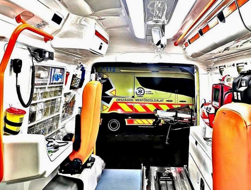 sürgősségi, idős néni, budapest, újraélesztés