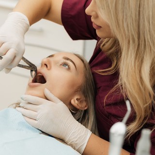 Mikor lehet enni foghúzás után? A gyógyulás érdekében érdemes ezeket betartani című cikk nyitóképe