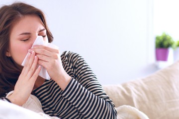 Nagy bajt okozhat azzal, ha így fújja az orrát - akár fülgyulladás is lehet belőle!