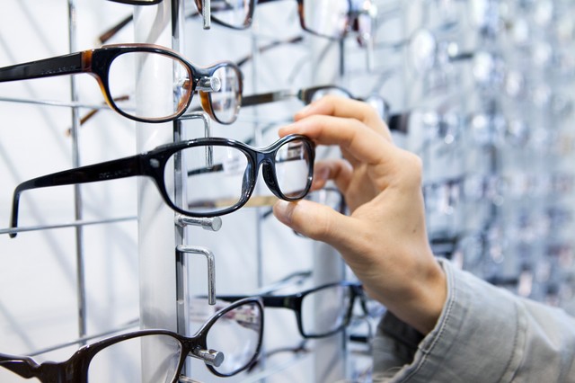 Koronavírus: a magyar cég ingyen szemüveget ad az egészségügyben dolgozóknak