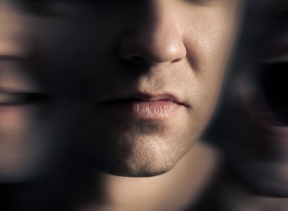 24 különböző személyiség élt benne – egy férfi története megmutatja, milyen valójában a disszociatív identitászavar című cikk nyitóképe