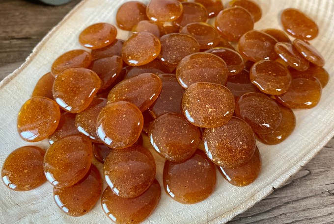 Házi készítésű torokpasztilla recept köhögés ellen című cikk nyitóképe