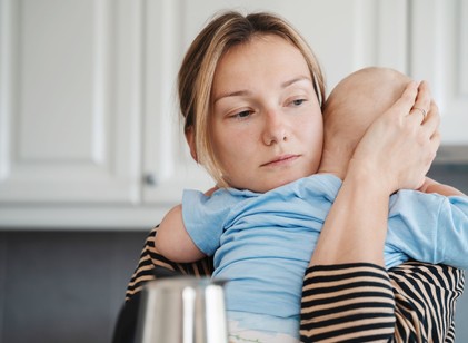 Szülés után: mely tünetek természetesek – és mikor kell orvoshoz fordulni? című cikk nyitóképe