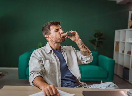 Kutatók szerint az ilyen szemszínnel rendelkezők nagyobb eséllyel válnak alkoholistává című cikk nyitóképe