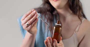  Miért olyan nagy szám a retinol? Őrült nagy trend - de miért épp mostantól kezdik magukra kenni a nők? 