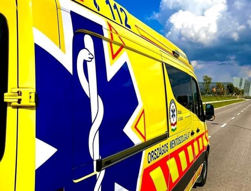 mentő újraélesztés defibrillátor