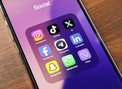 Mit jelent az, ha valaki nincs fenn a közösségi médián? – Miért marad valaki teljesen offline? című cikk nyitóképe