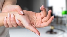 Cukorbetegséget jelezhet előre, ha a hüvelykujj vagy a gyűrűsujj a tenyér felé hajlik, és nehezen lehet kiegyenesíteni című cikk nyitóképe