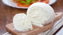 Ne vegye meg a mozzarellát, ha ilyen a csomagolása! Egy olasz étterem tulajdonosa elmagyarázza, miért című cikk nyitóképe