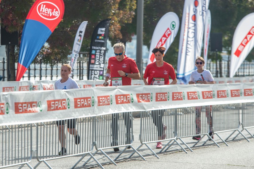 Nemcsak a futás az egyetlen módszer a több mozgásra: a tavalyi Millió Lépés az életért kihíváson annyi lépést teljesítettek a résztvevők, mintha összesen 10-szer megkerültük volna gyalog a Földet. 